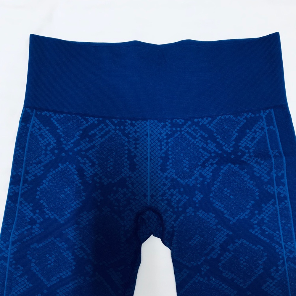 LuluLemon Ebb to Street Snake Print Leggings - Picture 2 of 4